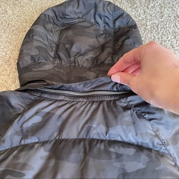 Lululemon | Spring Fling Puffy Vest | Lotus Camo Black | Size 2 - Picture 10 of 12